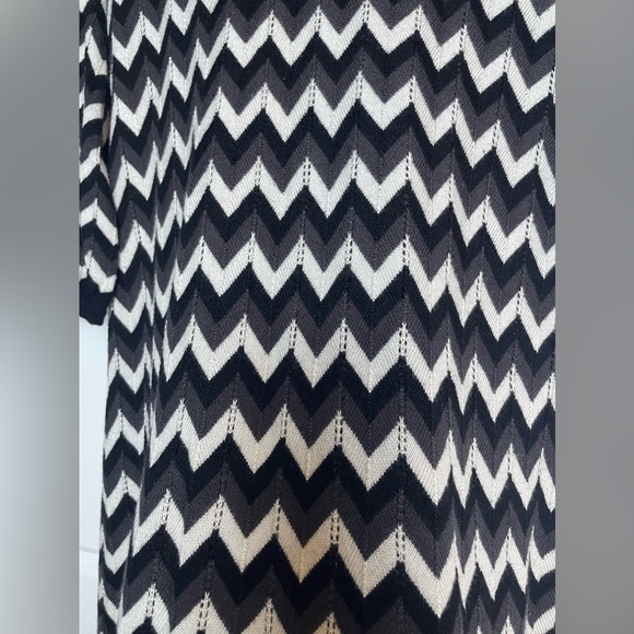 ALICE + OLIVIA black, gray and white chevron balloon sleeve wool sweater dress - Picture 2 of 9